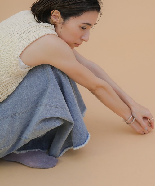 select MOCA(セレクトモカ)の「スラブデニムロングフレアスカート(デニムスカート・レディース・ライトブルー/インディゴブルー・LARGE/MEDIUM)」の4枚目の写真