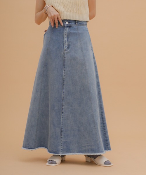 select MOCA(セレクトモカ)の「スラブデニムロングフレアスカート(デニムスカート・レディース・ライトブルー/インディゴブルー・LARGE/MEDIUM)」の8枚目の写真