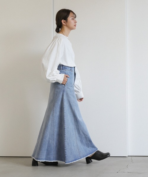 select MOCA(セレクトモカ)の「スラブデニムロングフレアスカート(デニムスカート・レディース・ライトブルー/インディゴブルー・LARGE/MEDIUM)」の19枚目の写真
