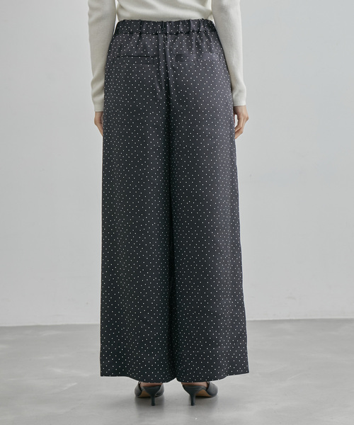 ROPE'(ロペ)の「サテンドットストレートパンツ(その他パンツ・レディース・ブラック系その他/キナリ・36/38)」の5枚目の写真