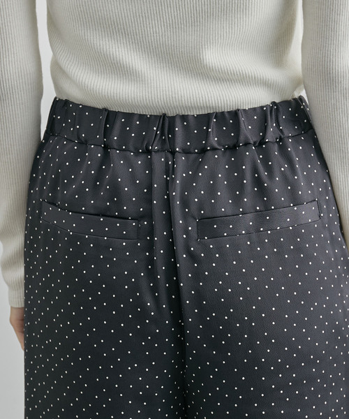 ROPE'(ロペ)の「サテンドットストレートパンツ(その他パンツ・レディース・ブラック系その他/キナリ・36/38)」の18枚目の写真