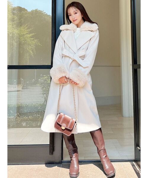 RESEXXY（リゼクシー）の「レディファーコート（チェスターコート・レディース・ブラック/アイボリー・MEDIUM/SMALL）」の4枚目の写真