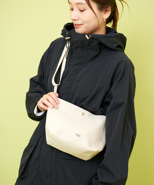 ORCIVAL（オーシバル）の「《WEB限定追加2》【ORCIVAL】LCV  SHOULDER POUCH MEDIUM：ショルダーバッグ（ショルダーバッグ・レディース・ベージュ/ホワイト×ホワイト/ブラック系その他・FREE）」の21枚目の写真