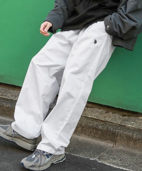 U.S. POLO ASSN.（ユーエスポロアッスン）の「U.S. POLO ASSN. 別注 ロゴ刺繍バルーンシルエットシェフパンツ（チノパンツ・メンズ・ブラック系/ブルー系/ブラック/グレー系/チャコール/カーキ/ホワイト/ベージュ/ブラック系1/カーキ系1/ブラウン系1/ベージュ系1/ブラック系2/ネイビー/グレー・S/M/XL/L）」の2枚目の写真