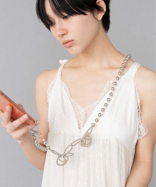 Casselini（キャセリーニ）の「Casselini(キャセリーニ)フラワービーズモバイルショルダー（スマホグッズ・レディース・ピンク/ホワイト/シルバー・FREE）」の3枚目の写真