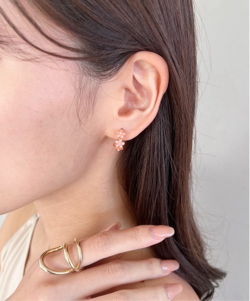 thank U more(サンキューモア)の「ミニフラワーフープピアス(ピアス(両耳用)・レディース・ピンク/オフホワイト/ブルー/パープル・FREE)」の4枚目の写真