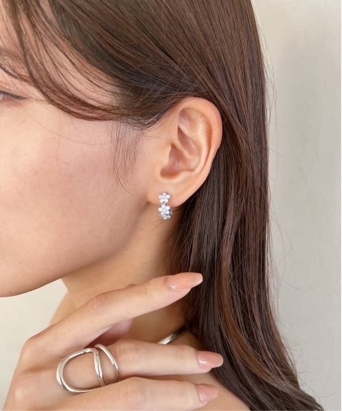 thank U more(サンキューモア)の「ミニフラワーフープピアス(ピアス(両耳用)・レディース・ピンク/オフホワイト/ブルー/パープル・FREE)」の2枚目の写真