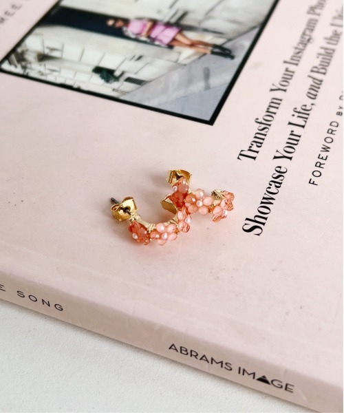 thank U more(サンキューモア)の「ミニフラワーフープピアス(ピアス(両耳用)・レディース・ピンク/オフホワイト/ブルー/パープル・FREE)」の7枚目の写真