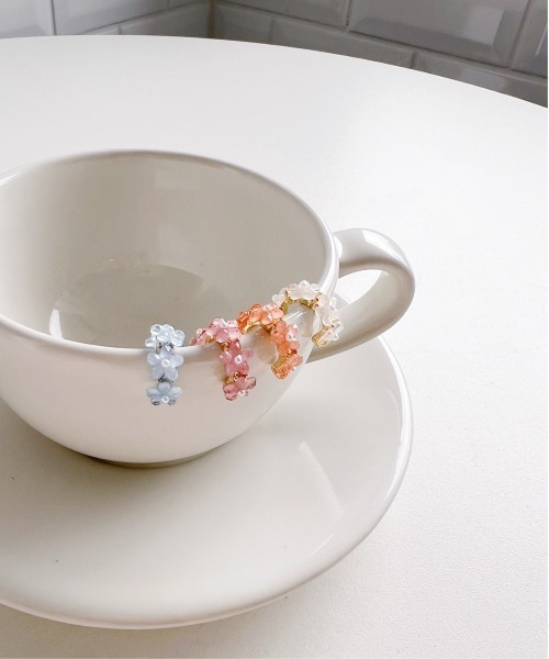 thank U more(サンキューモア)の「ミニフラワーフープピアス(ピアス(両耳用)・レディース・ピンク/オフホワイト/ブルー/パープル・FREE)」の6枚目の写真