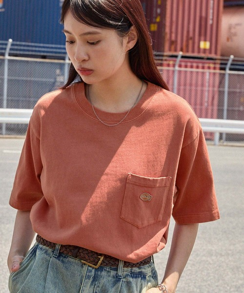 Dickies(ディッキーズ)の「Dickies/ディッキーズ ヴィンテージ加工 ワンポイントロゴ オーバーサイズポケット半袖Tシャツ(Tシャツ/カットソー・メンズ・ブルー/ブラック/ケリー/マスタード/オレンジ/ホワイト・L/M)」の6枚目の写真