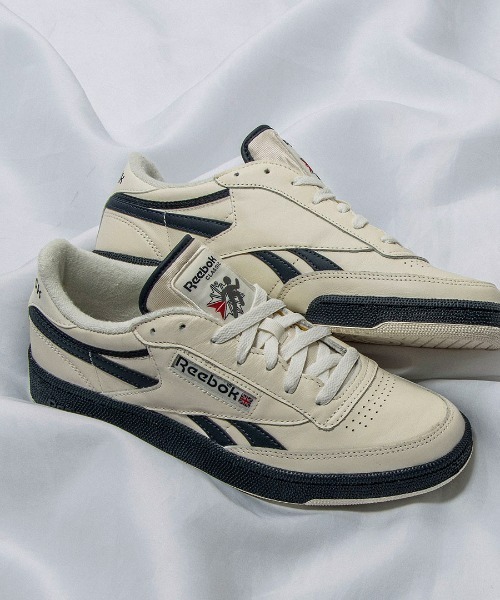 Reebok（リーボック）の「クラブシー リベンジ ヴィンテージ / CLUB C REVENGE VINTAGE（スニーカー・メンズ・ホワイト×ブラック/オフホワイト・23.0cm/22.5cm/23.5cm/30.0cm/29.0cm/28.5cm/28.0cm/27.5cm/27.0cm/26.5cm/26.0cm/25.5cm/25.0cm/24.0cm/24.5cm）」の4枚目の写真