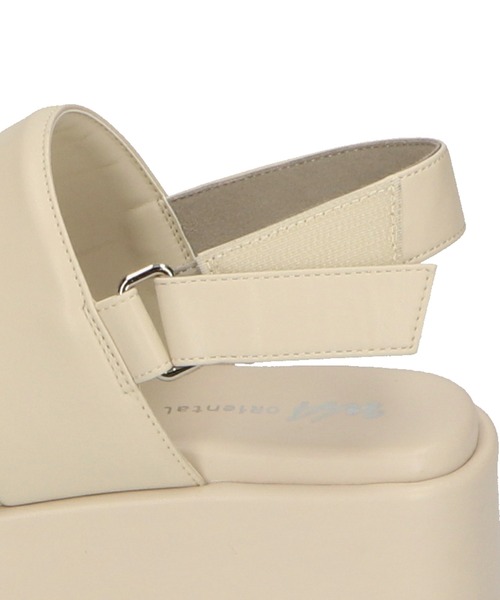 WA ORiental TRaffic（ダブルエーオリエンタルトラフィック）の「パデットストラップ厚底サンダル/42203（サンダル・レディース・キャメル/ホワイト/ブラック・S/M/L/LL）」の8枚目の写真