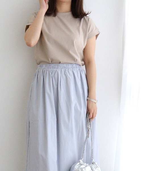 Pierrot(ピエロ)の「綿100%クルーネックフレンチスリーブベーシックTシャツ(Tシャツ/カットソー・レディース・ブラック/サンドベージュ/オフホワイト/ブルー/イエロー系その他/チャコール/ネイビー・M/L)」の13枚目の写真