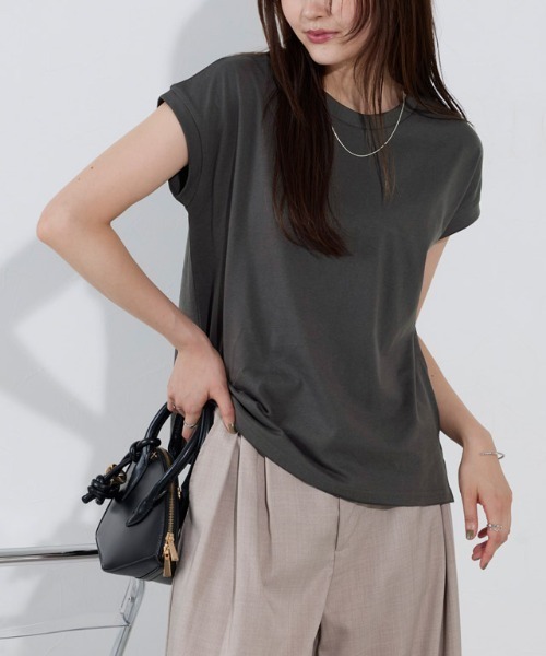 Pierrot(ピエロ)の「綿100%クルーネックフレンチスリーブベーシックTシャツ(Tシャツ/カットソー・レディース・ブラック/サンドベージュ/オフホワイト/ブルー/イエロー系その他/チャコール/ネイビー・M/L)」の19枚目の写真