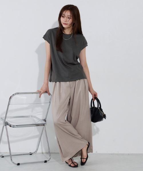 Pierrot(ピエロ)の「綿100%クルーネックフレンチスリーブベーシックTシャツ(Tシャツ/カットソー・レディース・ブラック/サンドベージュ/オフホワイト/ブルー/イエロー系その他/チャコール/ネイビー・M/L)」の20枚目の写真