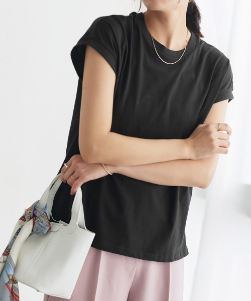 Pierrot(ピエロ)の「綿100%クルーネックフレンチスリーブベーシックTシャツ(Tシャツ/カットソー・レディース・ブラック/サンドベージュ/オフホワイト/ブルー/イエロー系その他/チャコール/ネイビー・M/L)」の8枚目の写真