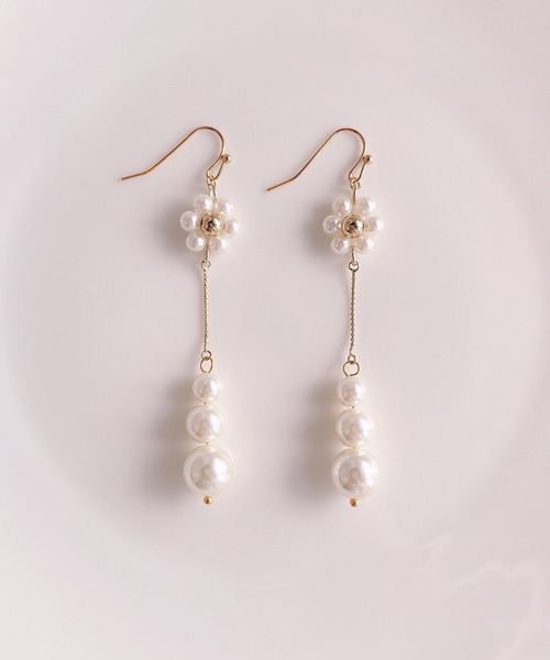 tone(トーン)の「【RosraiE】フラワーパールロングチェーン ピアス(MA)(ピアス(両耳用)・レディース・ゴールド・FREE)」の4枚目の写真