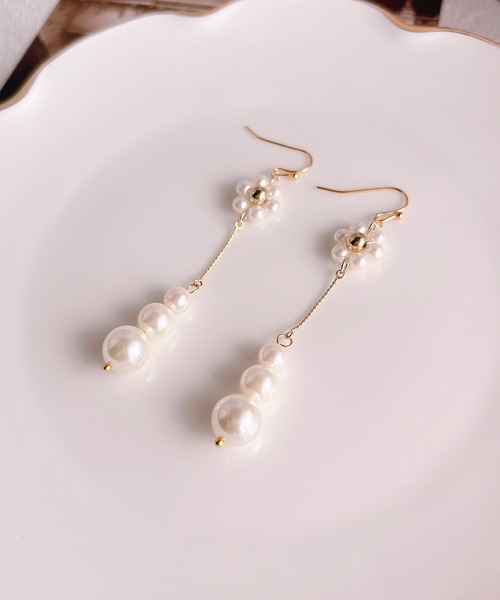 tone(トーン)の「【RosraiE】フラワーパールロングチェーン ピアス(MA)(ピアス(両耳用)・レディース・ゴールド・FREE)」の5枚目の写真