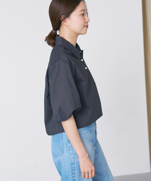 IENA(イエナ)の「パールボタンプルオーバーシャツ(シャツ/ブラウス・レディース・ホワイト/ネイビー・FREE)」の10枚目の写真