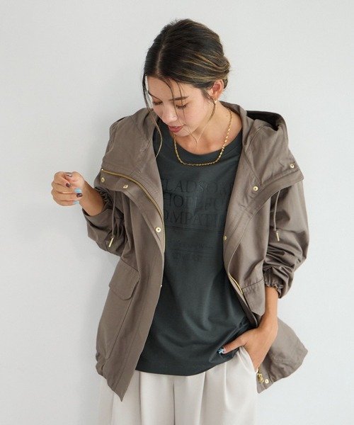 BAYFLOW（ベイフロー）の「[微光沢生地]撥水マウンテンパーカー（マウンテンパーカー・レディース・ネイビー/ブラウン系/モカ・MEDIUM/SMALL）」の2枚目の写真