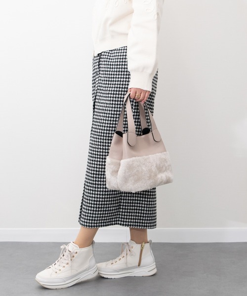 RIPANI(リパーニ)の「【RIPANI】ムートンコンビハンドバッグ(Q46532)(ハンドバッグ・レディース・ライトベージュ/ダークグレー・ALL)」の4枚目の写真