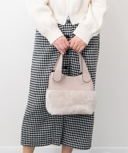 RIPANI(リパーニ)の「【RIPANI】ムートンコンビハンドバッグ(Q46532)(ハンドバッグ・レディース・ライトベージュ/ダークグレー・ALL)」の5枚目の写真