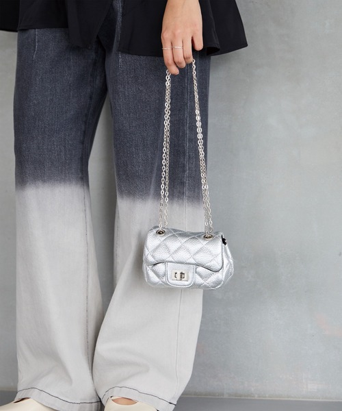 LAVEANGE（ラビアンジェ）の「キルティングスモールバッグ（ショルダーバッグ・レディース・シルバー・F）」の3枚目の写真