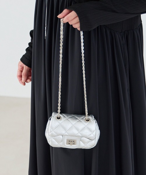 LAVEANGE（ラビアンジェ）の「キルティングスモールバッグ（ショルダーバッグ・レディース・シルバー・F）」の12枚目の写真