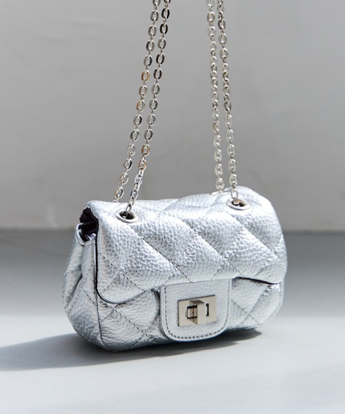 LAVEANGE（ラビアンジェ）の「キルティングスモールバッグ（ショルダーバッグ・レディース・シルバー・F）」の9枚目の写真
