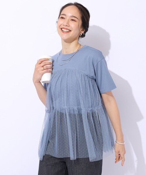 DRESKIP(ドレスキップ)の「◆【好レビュー/動くたびにふわっと揺れる】 着るだけで華やかな ドットチュールドッキングTシャツ(Tシャツ/カットソー・レディース・チャコールグレー/ブラック/オフホワイト/サックスブルー・02/03/04)」の4枚目の写真