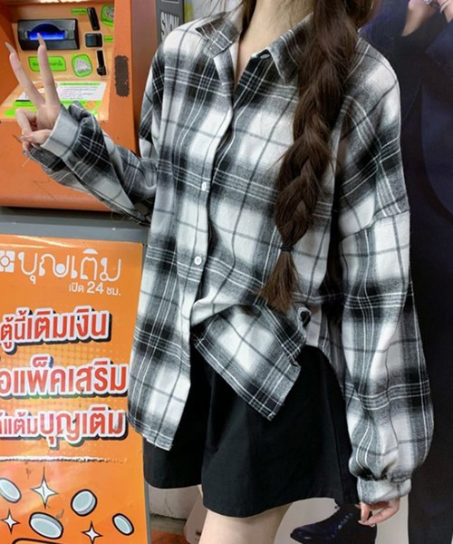 Teem Store(チームストア)の「ルーズシルエット チェックシャツ(シャツ/ブラウス・レディース・ネイビー/パープル/ホワイト/グリーン/ブラック系その他/ブラック/サックスブルー/ブルー・M)」の1枚目の写真