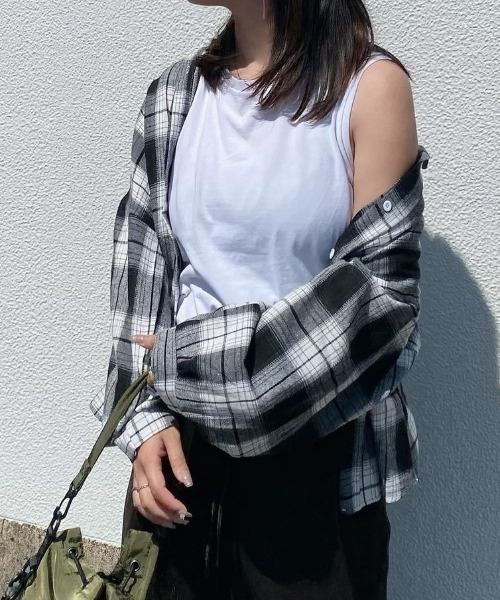 Teem Store(チームストア)の「ルーズシルエット チェックシャツ(シャツ/ブラウス・レディース・ネイビー/パープル/ホワイト/グリーン/ブラック系その他/ブラック/サックスブルー/ブルー・M)」の10枚目の写真