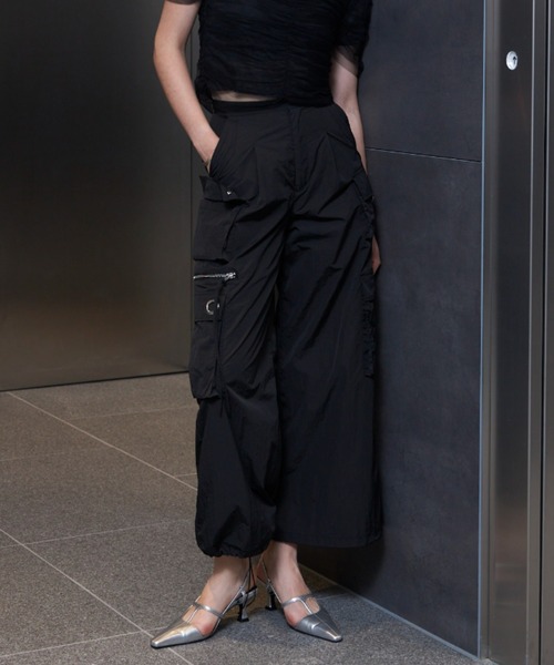 JOSE MOON（ジョゼムーン）の「NYLON CARGO PANTS/ナイロンカーゴパンツ（カーゴパンツ・レディース・ブラック/ホワイト・36/38）」の2枚目の写真