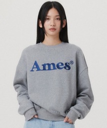 AMESWORLDWIDE（アメスワールドワイド）の「A'GEM/9 × .kom 『AMESWORLDWIDE/アメスワールドワイド』 BASIC LOGO SWEATSHIRT/ベーシック ロゴ スウェット（スウェット）」