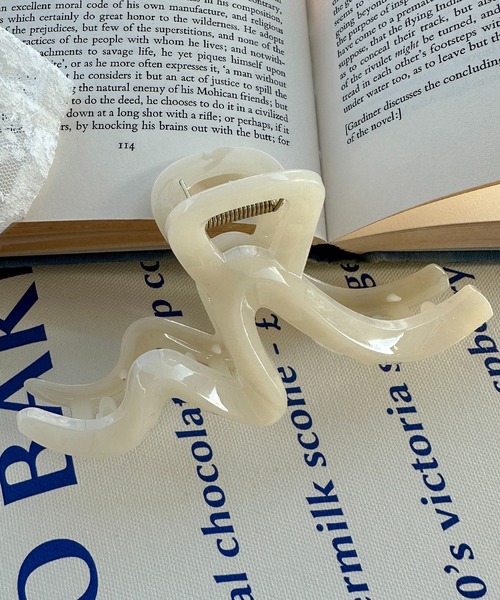 apres jour mignon(アプレジュールミニョン)の「【apresjour mignon×ARIAZ】変形ラインヘアクリップ(バレッタ/ヘアクリップ・レディース・ブラック/ライトブラウン/アイボリー・ONESIZE)」の4枚目の写真