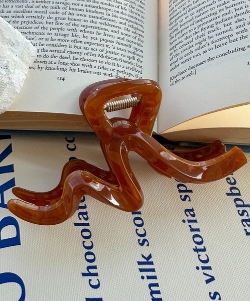 apres jour mignon(アプレジュールミニョン)の「【apresjour mignon×ARIAZ】変形ラインヘアクリップ(バレッタ/ヘアクリップ・レディース・ブラック/ライトブラウン/アイボリー・ONESIZE)」の6枚目の写真