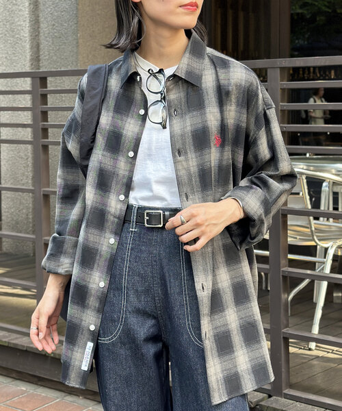 U.S. POLO ASSN.(ユーエスポロアッスン)の「【U.S. POLO ASSN.】1ポイント刺繍長袖シャツ(シャツ/ブラウス・レディース・サックスブルー/ブラウン/インディゴブルー/ブラック・LARGE/MEDIUM)」の2枚目の写真