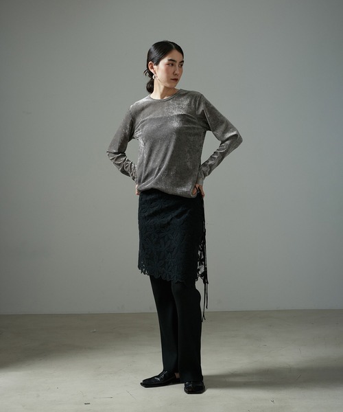 SALON adam et rope'(サロン アダム エ ロペ)の「【WEB限定】シアーベロアタッチクルーネックプルオーバー(Tシャツ/カットソー・レディース・キャメル/オフホワイト/チャコールグレー・FREE)」の4枚目の写真