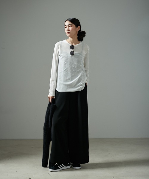 SALON adam et rope'(サロン アダム エ ロペ)の「【WEB限定】シアーベロアタッチクルーネックプルオーバー(Tシャツ/カットソー・レディース・キャメル/オフホワイト/チャコールグレー・FREE)」の5枚目の写真