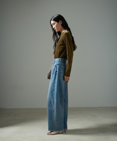 SALON adam et rope'(サロン アダム エ ロペ)の「【WEB限定】シアーベロアタッチクルーネックプルオーバー(Tシャツ/カットソー・レディース・キャメル/オフホワイト/チャコールグレー・FREE)」の6枚目の写真