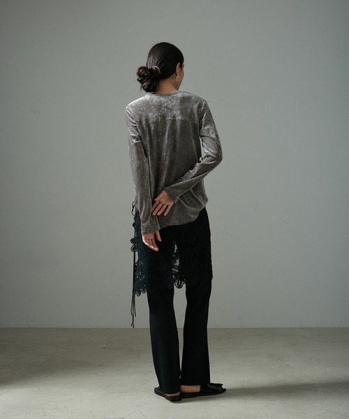SALON adam et rope'(サロン アダム エ ロペ)の「【WEB限定】シアーベロアタッチクルーネックプルオーバー(Tシャツ/カットソー・レディース・キャメル/オフホワイト/チャコールグレー・FREE)」の7枚目の写真