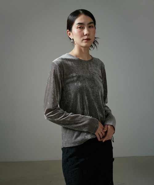 SALON adam et rope'(サロン アダム エ ロペ)の「【WEB限定】シアーベロアタッチクルーネックプルオーバー(Tシャツ/カットソー・レディース・キャメル/オフホワイト/チャコールグレー・FREE)」の8枚目の写真