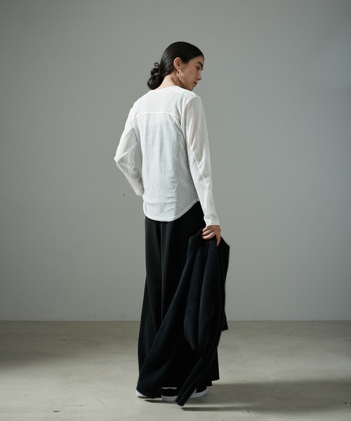 SALON adam et rope'(サロン アダム エ ロペ)の「【WEB限定】シアーベロアタッチクルーネックプルオーバー(Tシャツ/カットソー・レディース・キャメル/オフホワイト/チャコールグレー・FREE)」の10枚目の写真