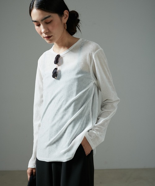 SALON adam et rope'(サロン アダム エ ロペ)の「【WEB限定】シアーベロアタッチクルーネックプルオーバー(Tシャツ/カットソー・レディース・キャメル/オフホワイト/チャコールグレー・FREE)」の11枚目の写真