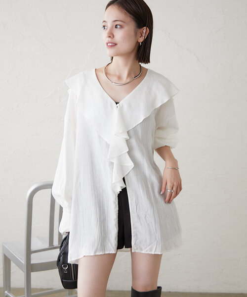 mystic(ミスティック)の「ラッフル2WAYブラウス(シャツ/ブラウス・レディース・オフホワイト/ブラック/ブルー・FREE)」の1枚目の写真