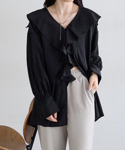 mystic(ミスティック)の「ラッフル2WAYブラウス(シャツ/ブラウス・レディース・オフホワイト/ブラック/ブルー・FREE)」の2枚目の写真