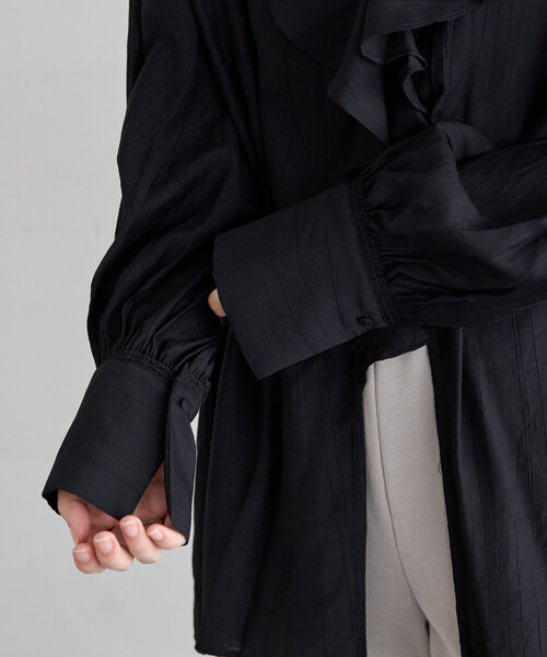 mystic(ミスティック)の「ラッフル2WAYブラウス(シャツ/ブラウス・レディース・オフホワイト/ブラック/ブルー・FREE)」の12枚目の写真