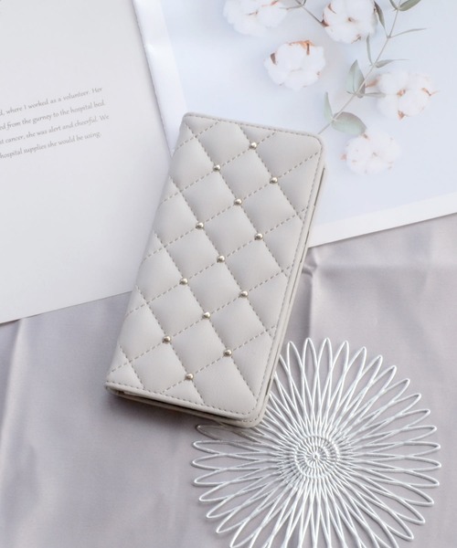 CECIL McBEE（セシルマクビー）の「iPhone17 iPhone17Pro iPhoneAir iPhone16/16Pro/16e/15/14/13 セシルマクビー [キルティング手帳]（スマホケース/カバー・レディース・ブラック/スモークピンク/グレー/ベージュ/モカ・iPhone 16/iPhone 16 Pro/iPhone 15/iPhone 16e/iPhone 17/iPhone 17 Pro/iPhone Air）」の2枚目の写真