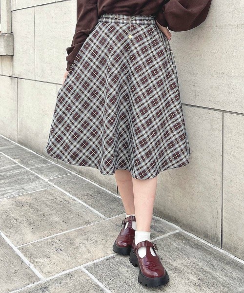 F i.n.t（フィント）の「【2サイズ展開】コインチェーン使いバイアスチェックフレアースカート/F&A/fint（スカート・レディース・ボルドー/ネイビー・2/1）」の5枚目の写真