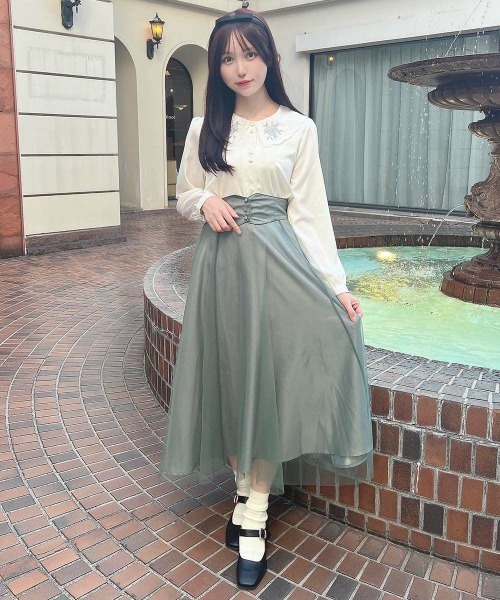 F i.n.t（フィント）の「パステルローズ刺繍ビッグカラーブラウス/fint（シャツ/ブラウス・レディース・ピンクベージュ/ブルーグレー/オフホワイト・FREE）」の4枚目の写真